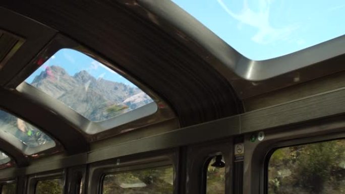 从库斯科和普诺之间的火车上可以看到美妙的景色