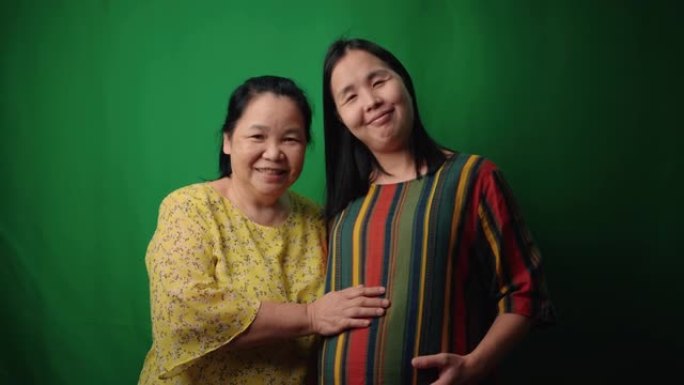 绿色背景下的孕妇和母亲
