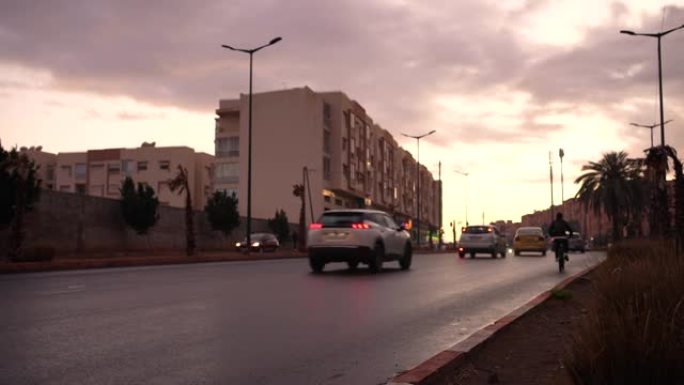 摩洛哥马拉喀什晚上移动交通