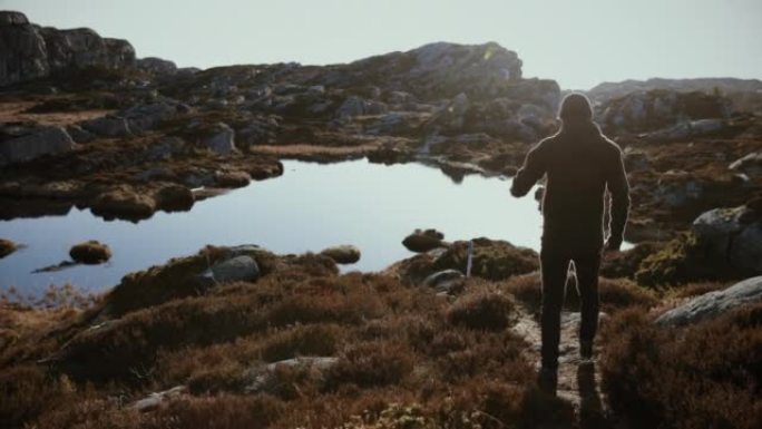 挪威自然中的维京人山徒步旅行