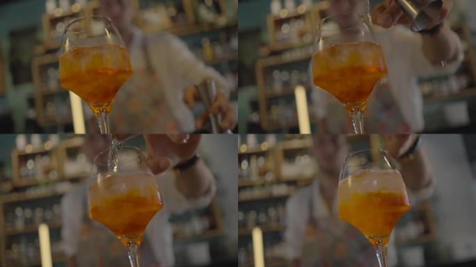 混合饮料的头顶镜头