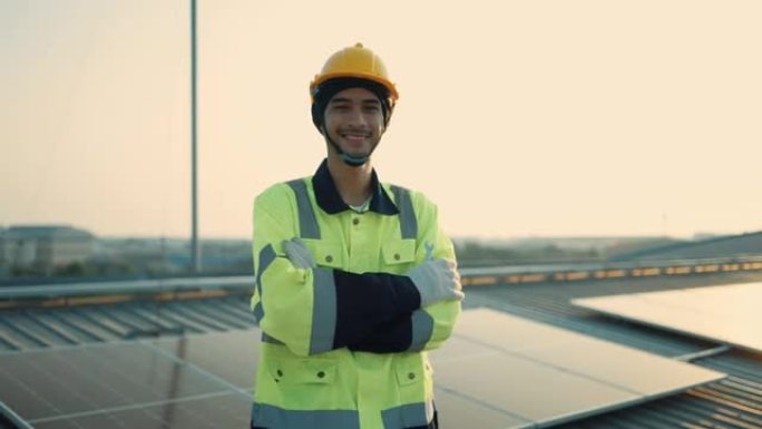 在太阳能发电站现场工作的维护工程师的肖像