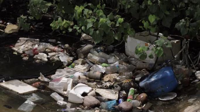 污染的水，新加坡塑料垃圾水上河流污染