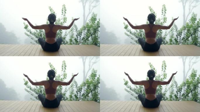 晨雾覆盖的群山间的冥想和瑜伽。