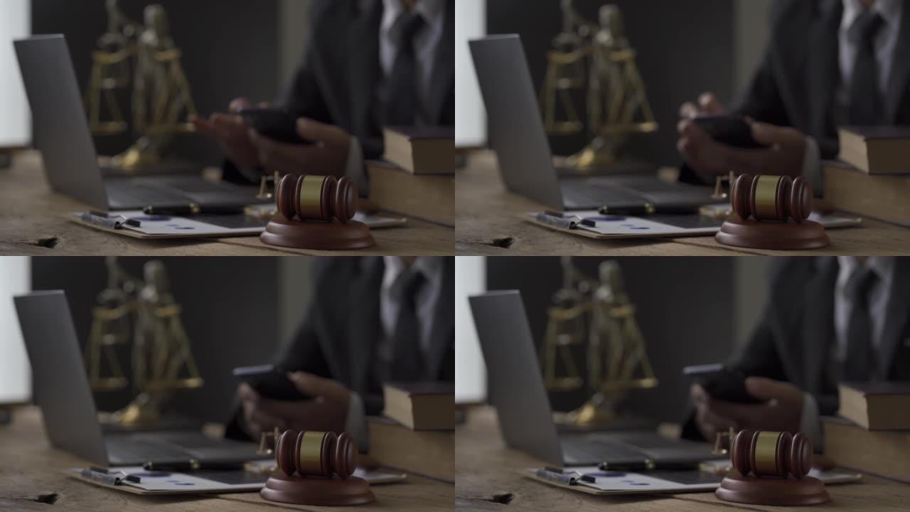 检察官办公室，在在线咨询概念台的律师和合法虎皮旁边的秤雕像前的笔记本电脑锤子。4k视频。