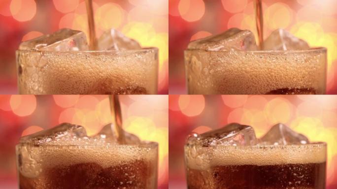 一杯可乐。冰可乐与飞溅的气泡慢动作在模糊的光线，模糊的背景。