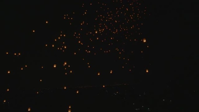 在泰国清迈的宜鹏节，无人机飞过一千盏天灯。