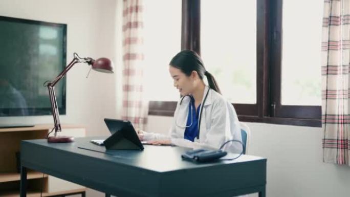 使用数字平板电脑与患者进行视频电话会议的听诊器女医生
