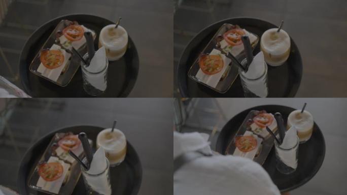 咖啡师从托盘上用餐的头顶照片