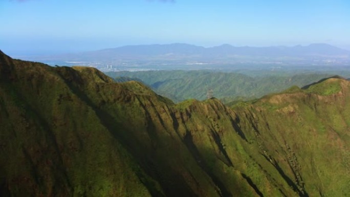 从塔特努斯山鸟瞰夏威夷檀香山