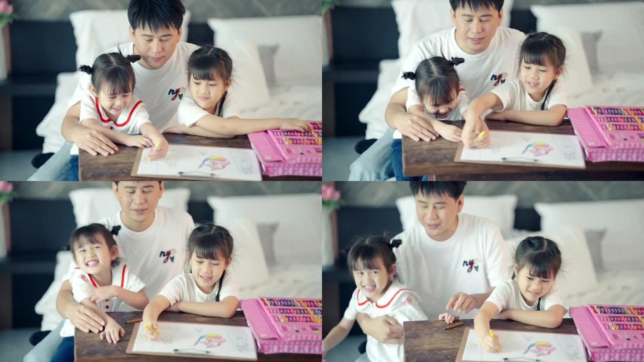 单身父亲教两个女儿在木桌上嬉戏地画画。