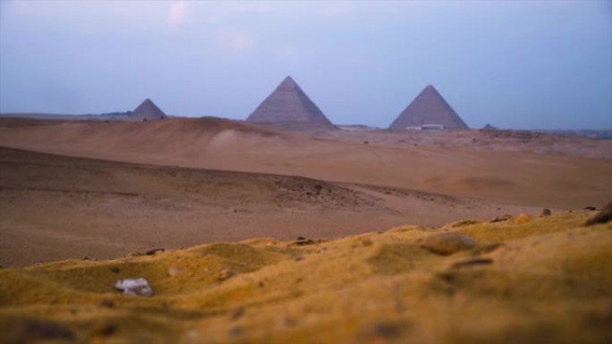 日落之后的吉萨金字塔景观