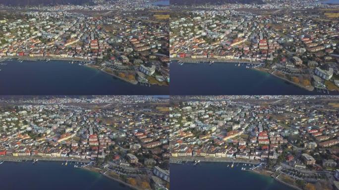 空中无人机拍摄了山区湖岸的一座城市