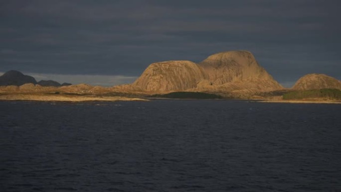 北极水域游轮上的生活: 在北海航行