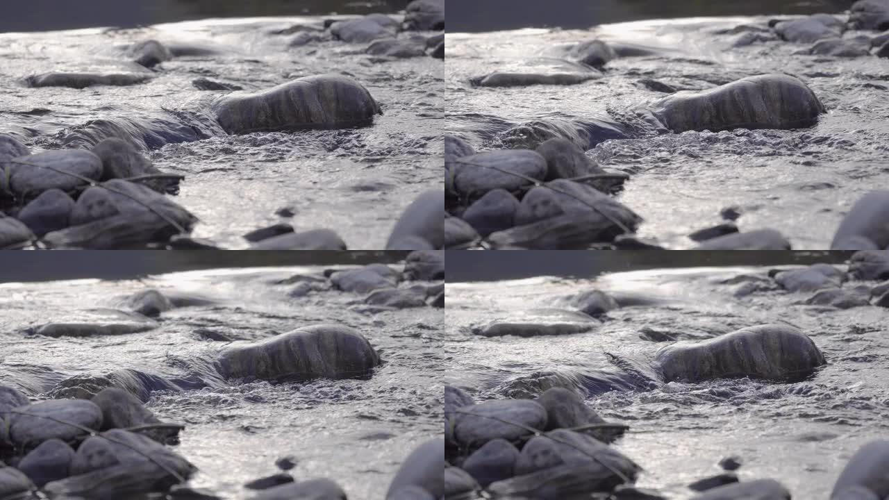 河流岩石上水流的细节照片