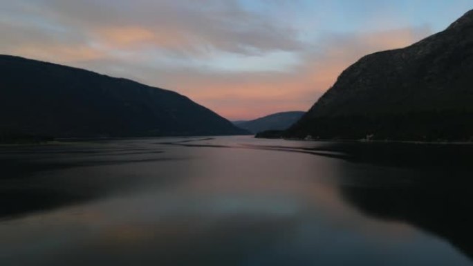 山湖宁静时刻的空中风景