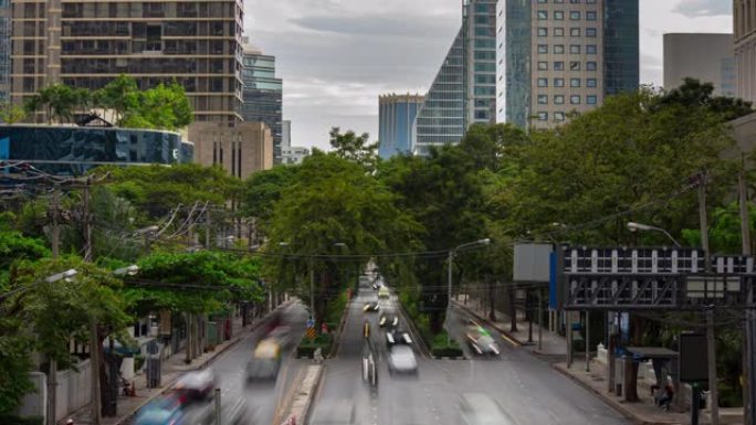 阴天曼谷市中心交通街步行桥全景4k延时泰国