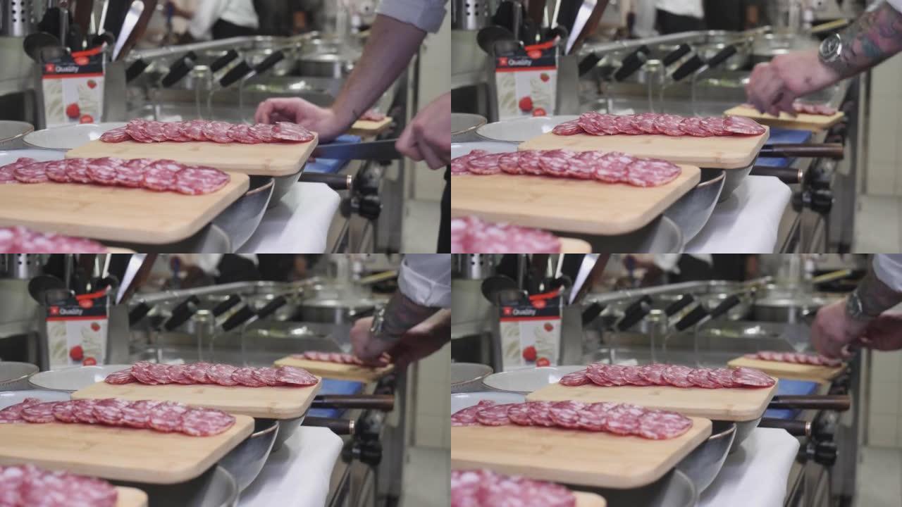 餐厅厨房中腌制肉类板的详细照片