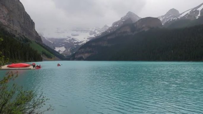 暴雨期间路易斯湖的风景