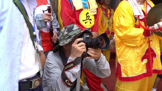 民俗文化游街活动游客旅客