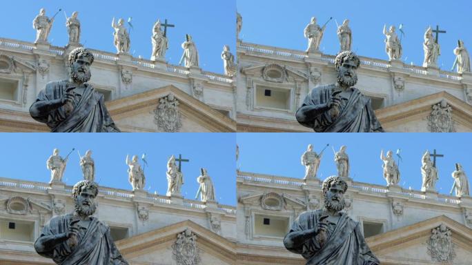 罗马圣彼得广场的圣彼得雕塑