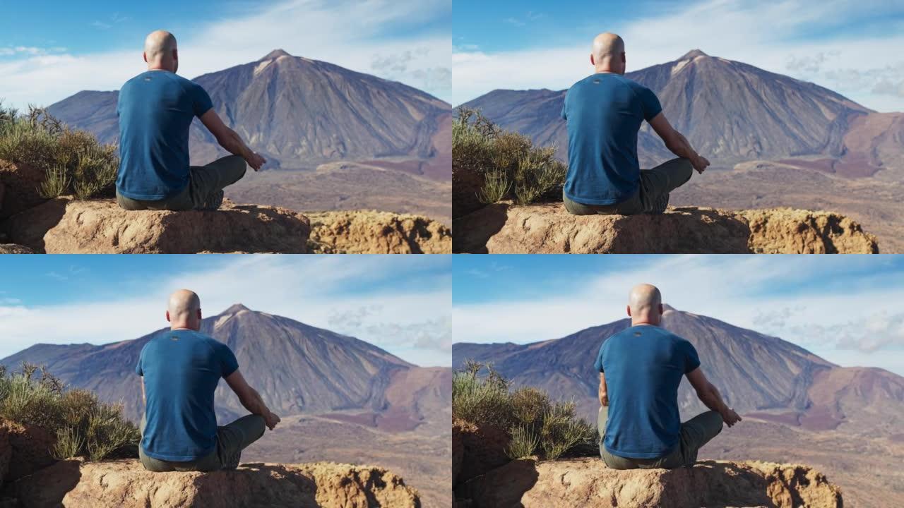 坐在山顶上男人坐在岩石上