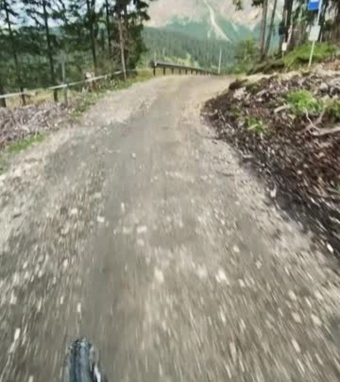 多洛米蒂的手机视频报道: 户外山地自行车