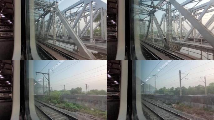 AC火车本地全速穿越孟买中央线火车站