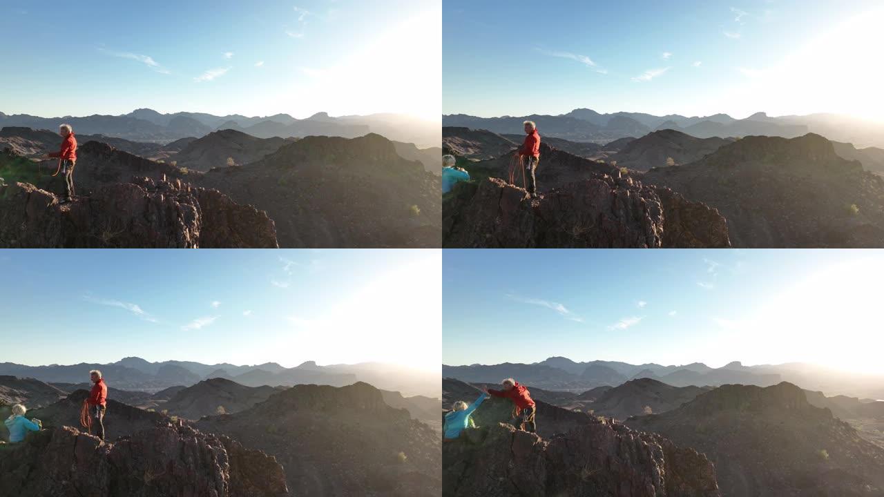 山脊上的登山夫妇高五