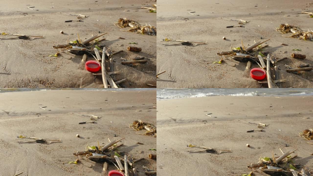 爱沙尼亚海岸线上散落的垃圾
