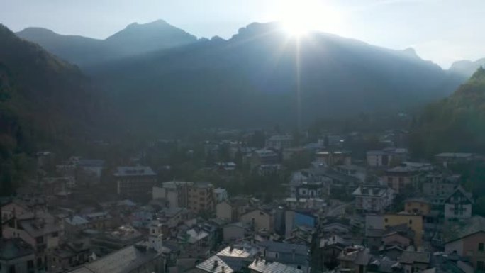 鸟瞰山顶村庄，大教堂尖顶