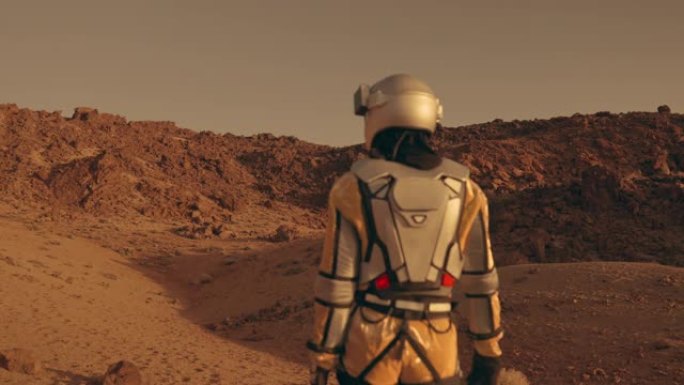 火星上的孤独。探索锈色沙漠的女宇航员