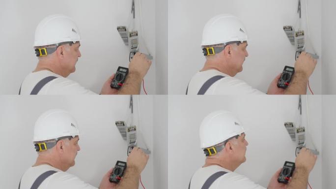 男性电工在智能家居系统中安装用于照明的变压器。安装检查照明