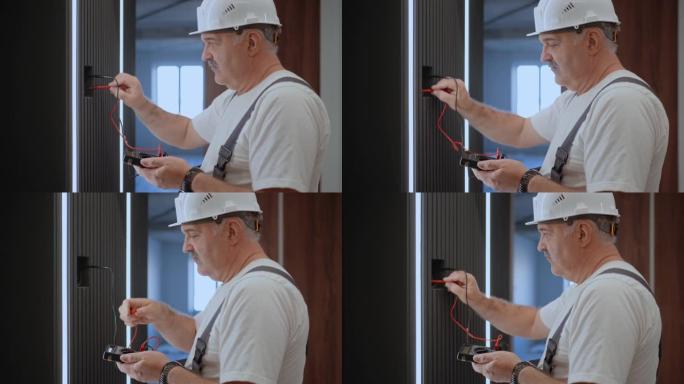 Man电工用电线测试仪检查网络中的电压准备安装智能家居