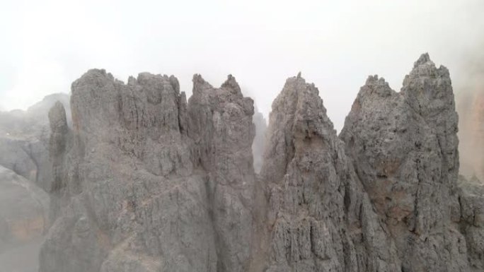 飞越山峰的鸟瞰图高山大山山崖