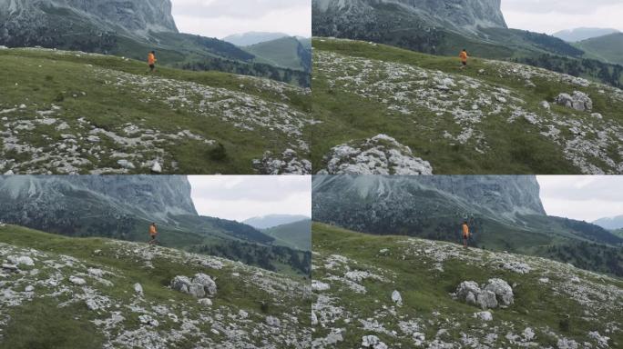 男子在白云岩上奔跑: 由无人机拍摄