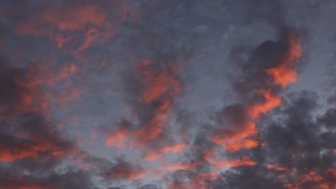 日落时沙漠天空的延时视图
