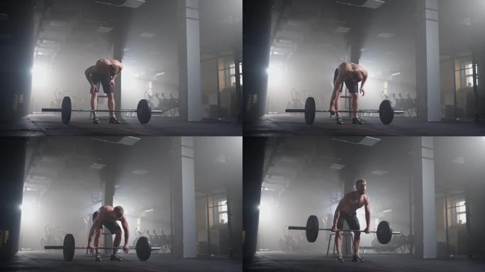 慢动作: 男性举重运动员准备在健身房训练。尖叫的人举重