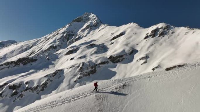 空中无人机拍摄了滑雪者在雪山上徒步旅行的镜头