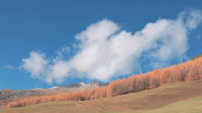 秋天的高山斜坡和山脉风景