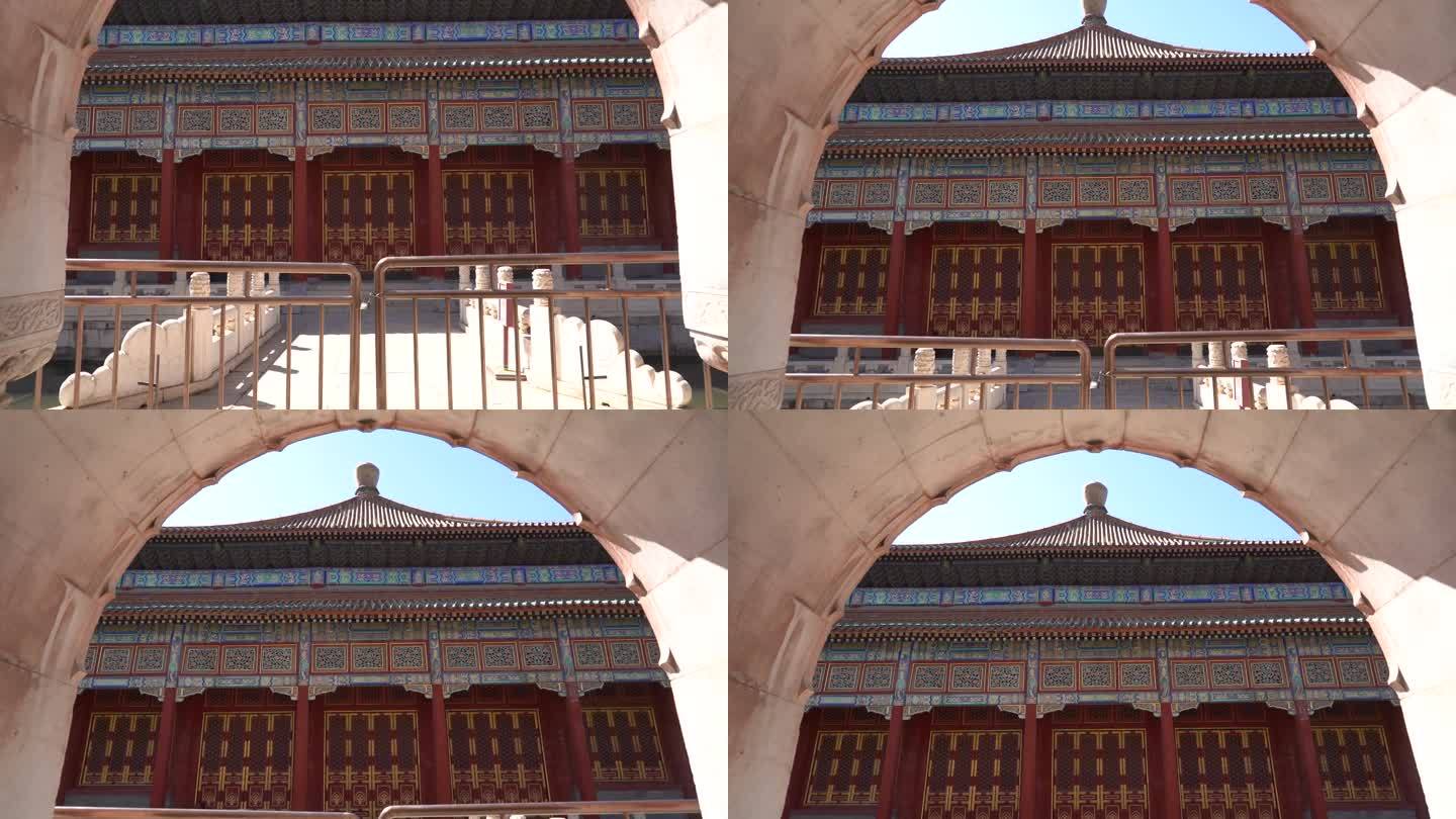 古代拱形门露出一排旧式宫殿房屋