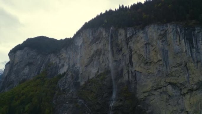 劳特布伦嫩staubach瀑布的空中多莉