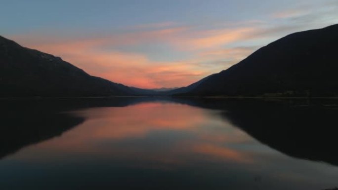 山湖宁静时刻的空中风景