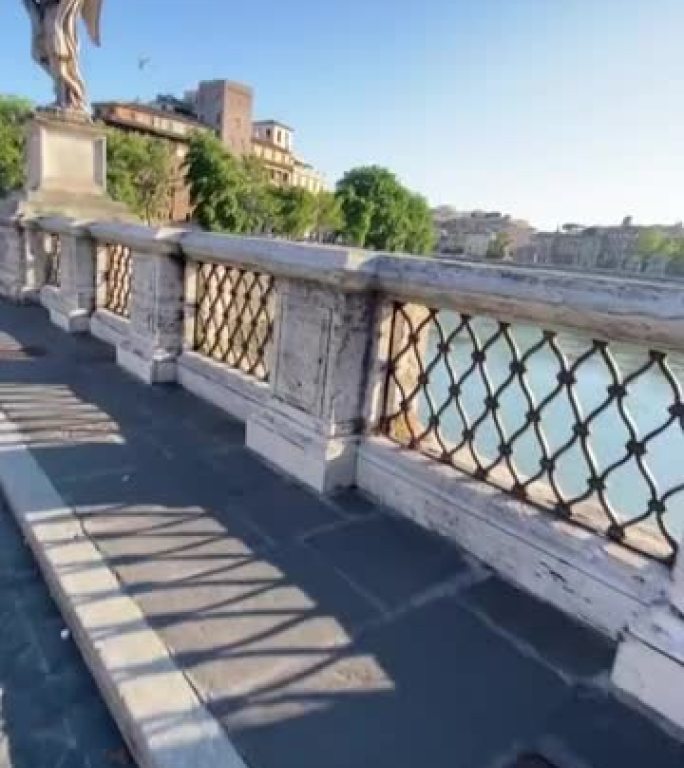 罗马骑自行车过桥