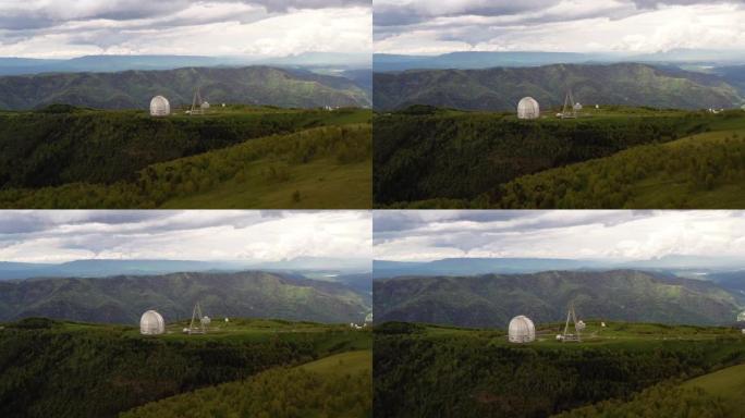 特殊科学天体物理观测站。天文中心用大型望远镜对宇宙进行地面观测。