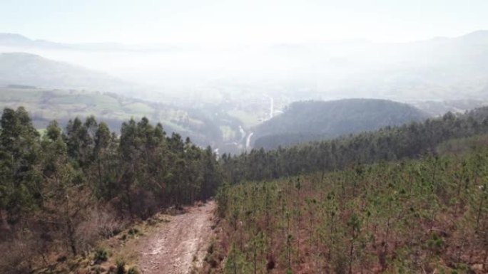 坎塔布里亚山谷的鸟瞰图。