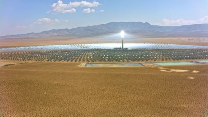 美国内华达州托诺帕附近的空中新月沙丘太阳能发电厂