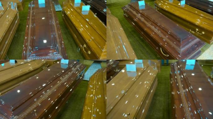 展览上有光泽、上漆、反光、昂贵的木制棺材