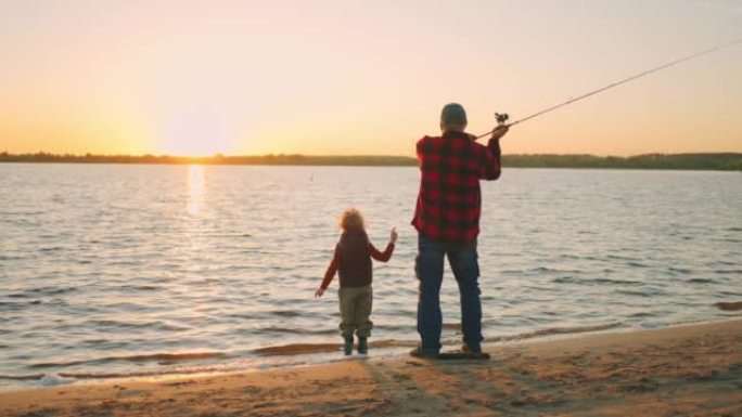 夏天日落时在河边休息，老费舍尔和他的孙子晚上钓鱼，后视