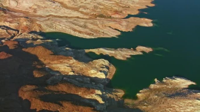 美国米德湖石膏层上方的空中